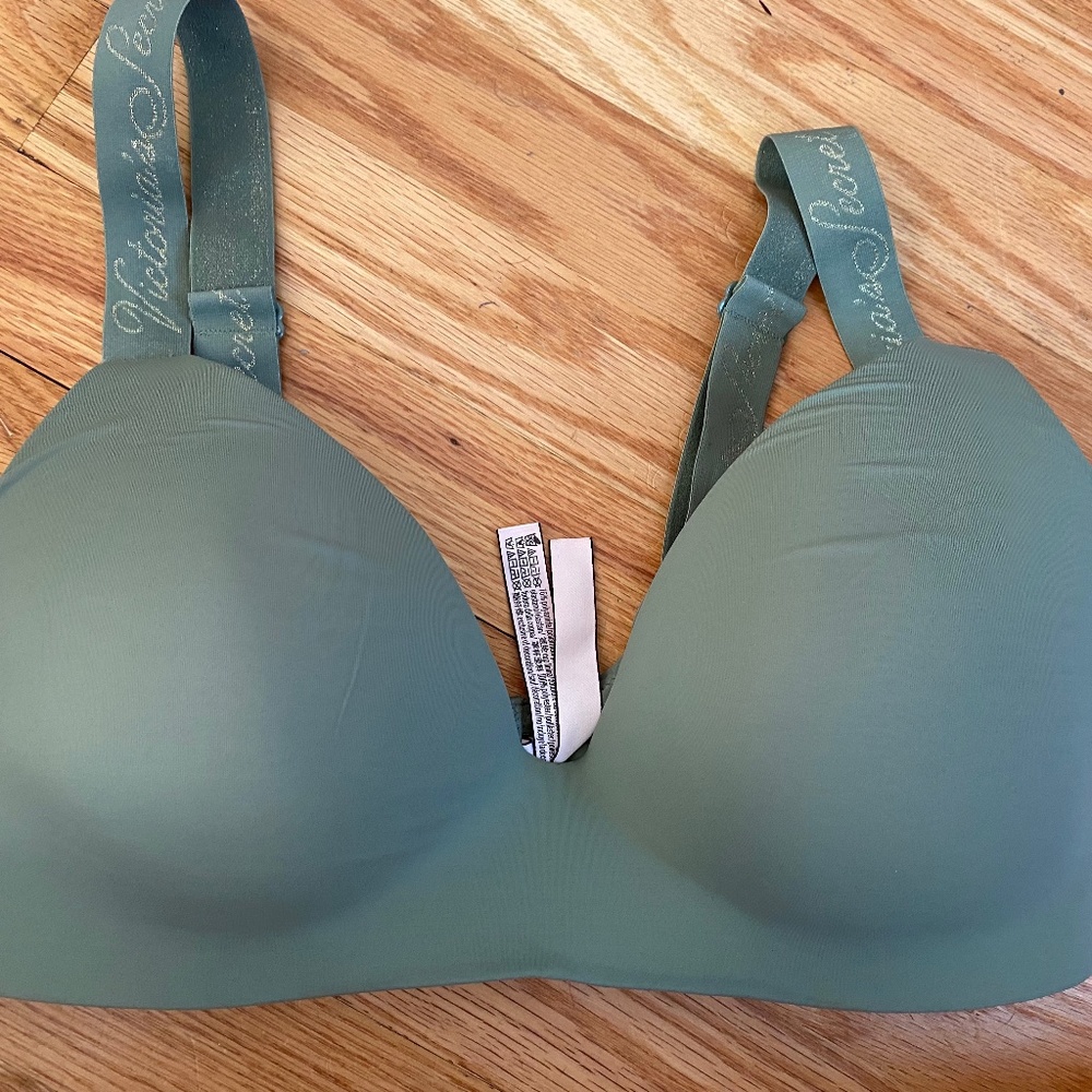 Victorias Secret Wireless T-shirt Bra